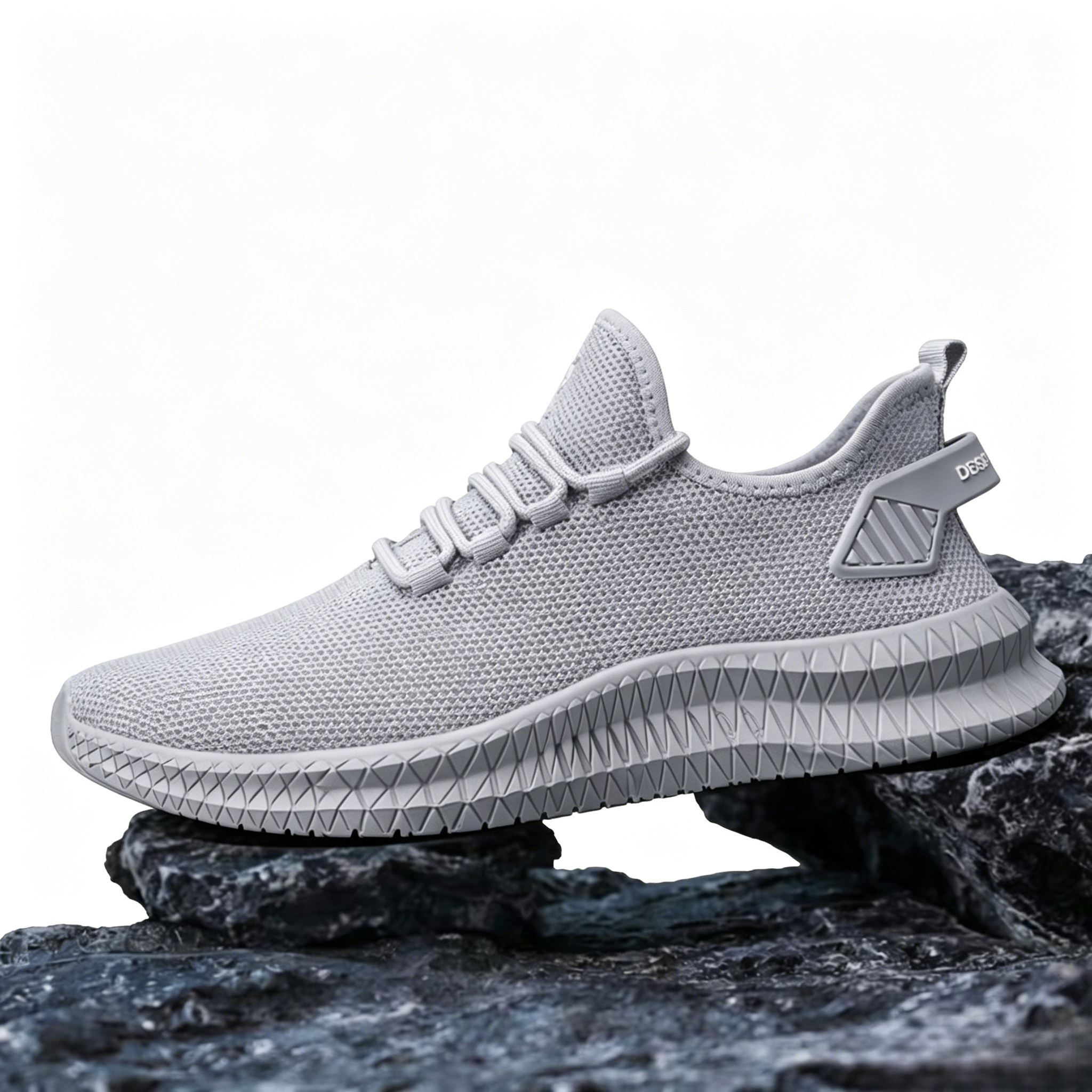 Summer breathable mesh athletic shoes for men and women, lightweight soft-soled slip-on casual shoes