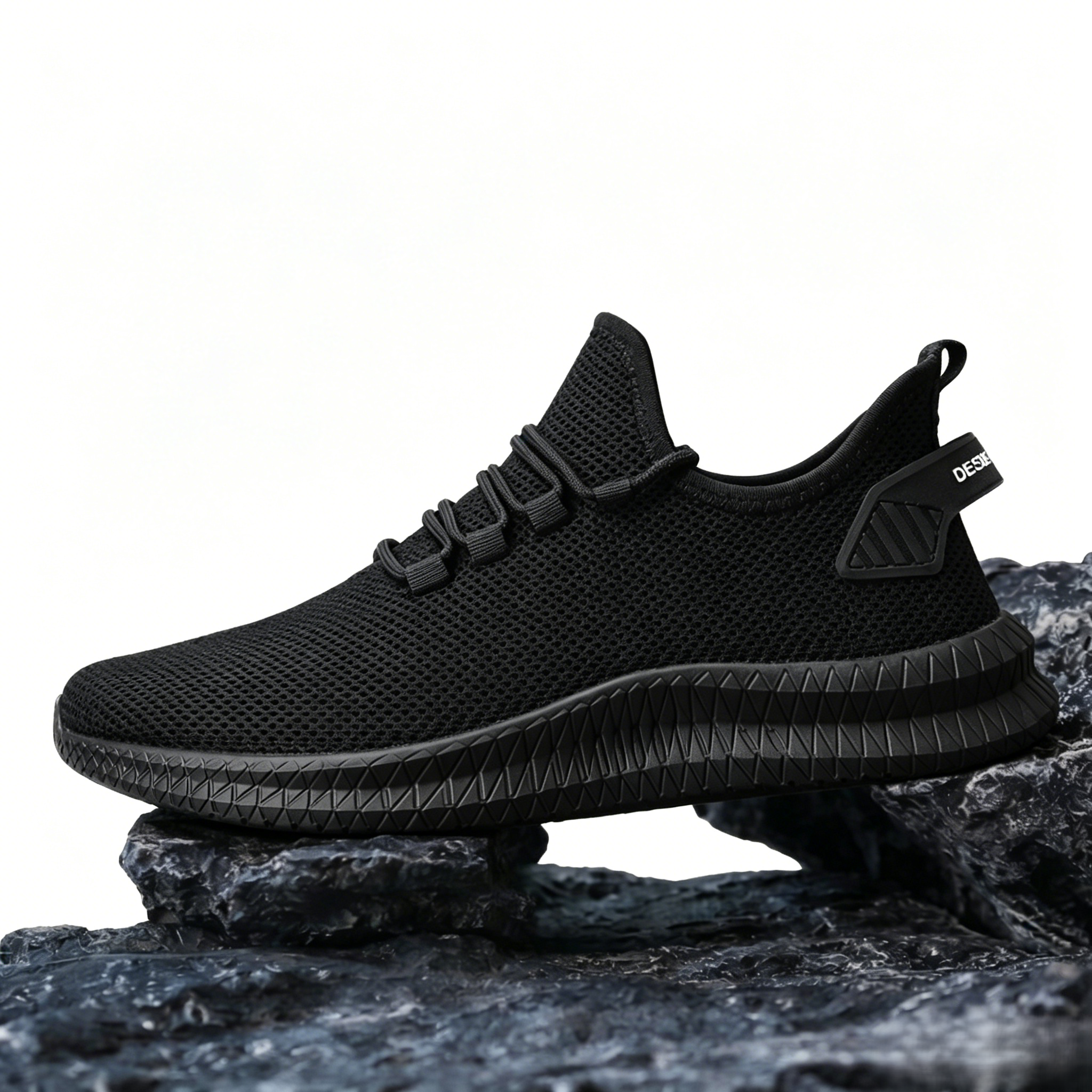 Summer breathable mesh athletic shoes for men and women, lightweight soft-soled slip-on casual shoes