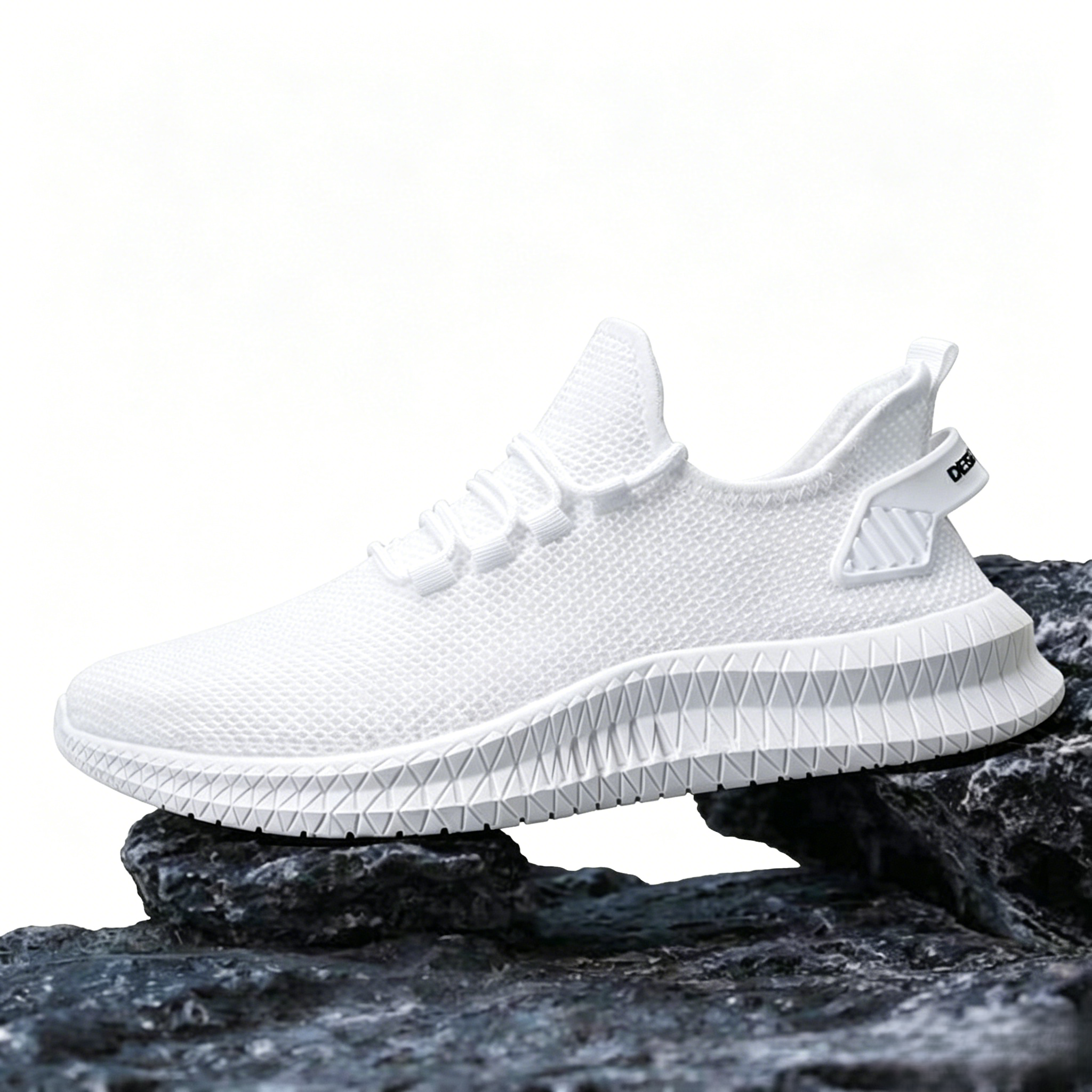 Summer breathable mesh athletic shoes for men and women, lightweight soft-soled slip-on casual shoes